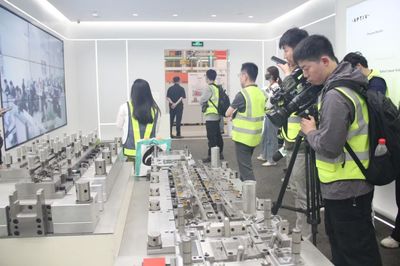 60余名央媒市媒記者探訪嘉定，聚焦“嘉定智造”人工智能應用軟件開發新圖景